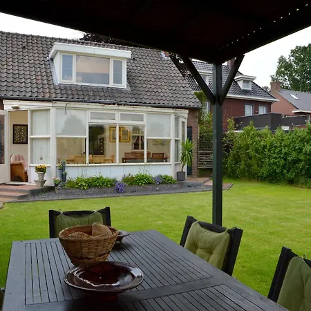 Prázdninový dům In With Garden *